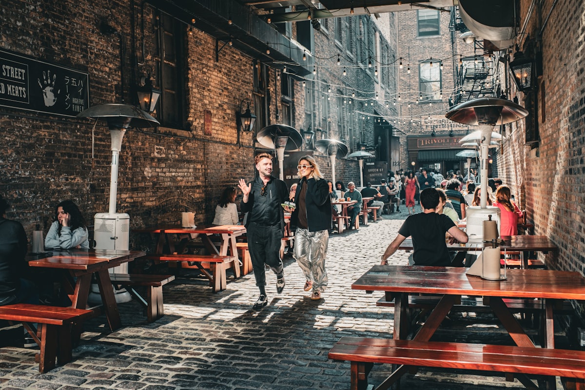 A narrow brick alley between two Chicago buildings